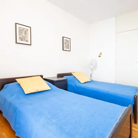 Maja アパート オミシュ